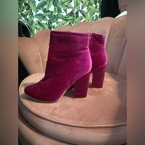 Besha Block Heel Bootie Size 9